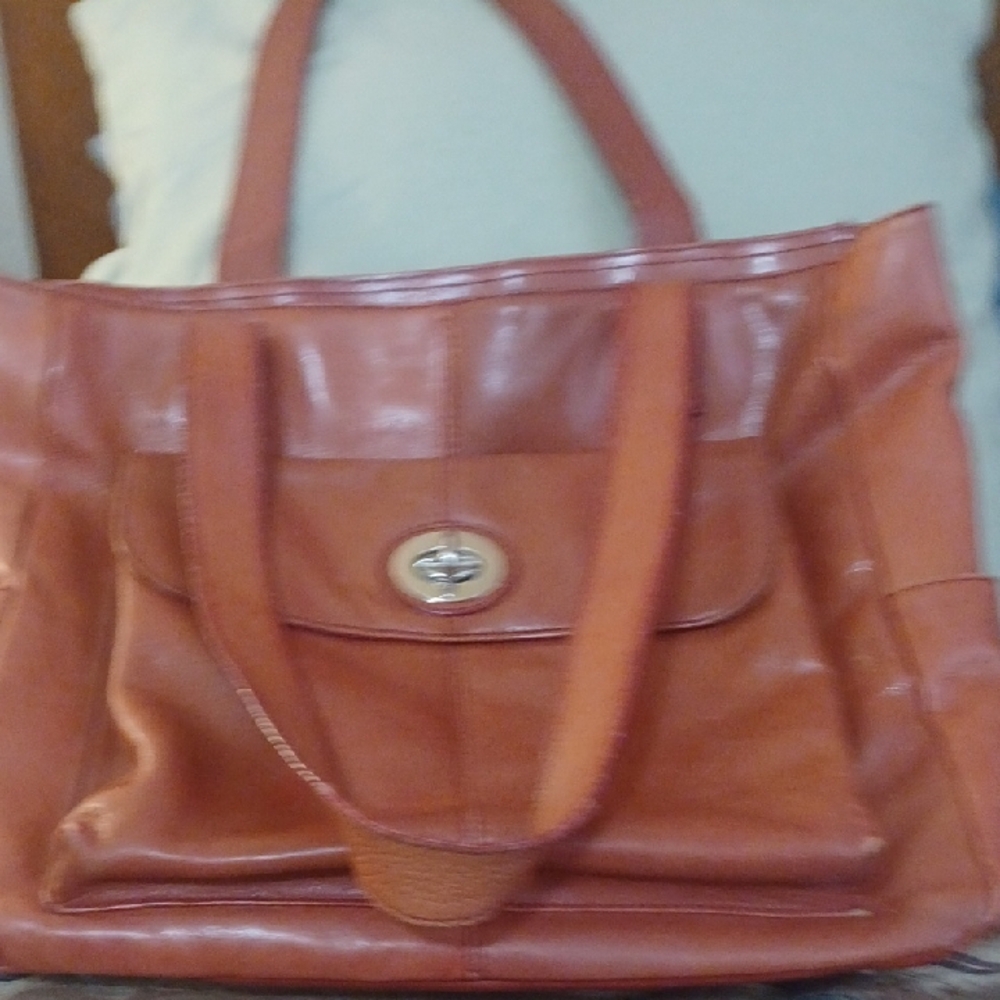Elegant Tan Leather Tote Bag